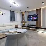 木屋 Golden Peak former Sunan airport