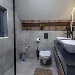 木屋 Golden Peak former Sunan airport